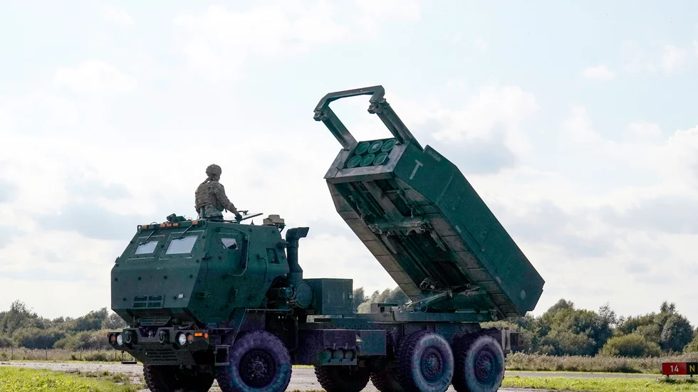 Ett Himars-system under en övning, här i Lettland. Arkivbild.