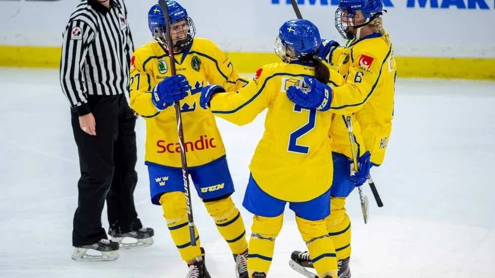 Damkronorna kommer att spela en 4-nationsturnering i Luleå.