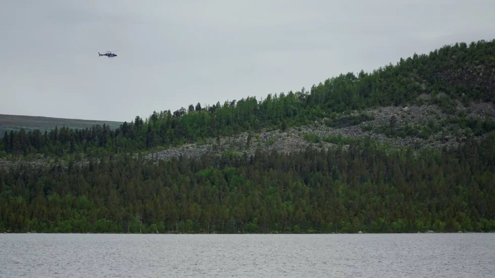 Helikopter söker från Örnvik och ned mot Saddegava.