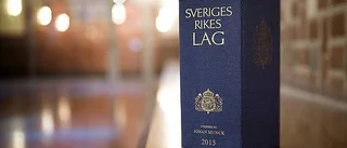Man tog på barn – nu åtalas han