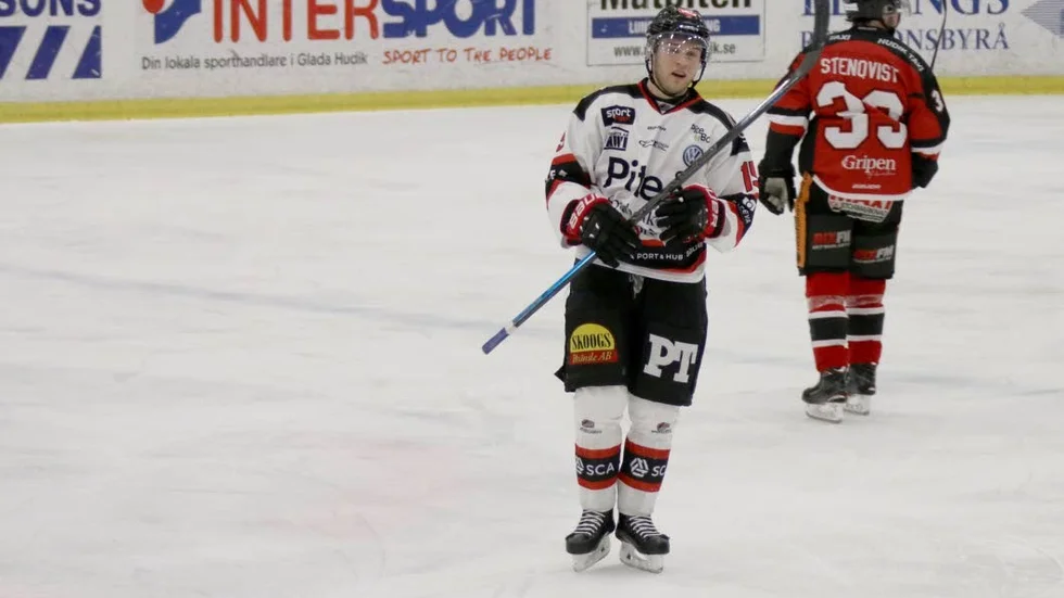 Skelleftekillen Pontus Wikström, som tidigare har spelat i Piteå HC, har lånats in till Vita Hästen.