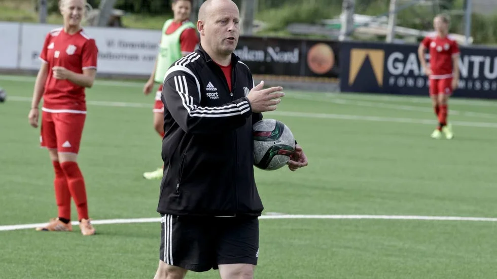 STANNAR. Stellan Carlsson fortsätter som tränare i Piteå IF i minst tre år till.