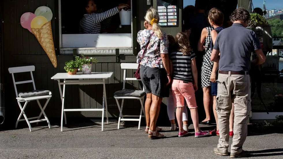 Solig lön. Solskensavtal innebär att glassförsäljaren blir utan lön om det regnar.