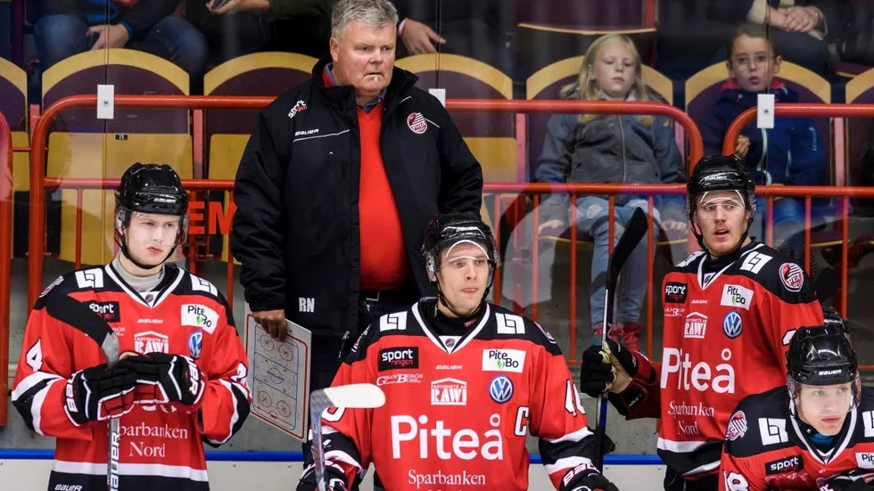 SÄGER UPP SIG.  Tränaren Rolf Nilsson väljer att inte förlänga kontraktet med Piteå Hockey. "Pendlingen blev alltför slitsam". (Arkivbild)