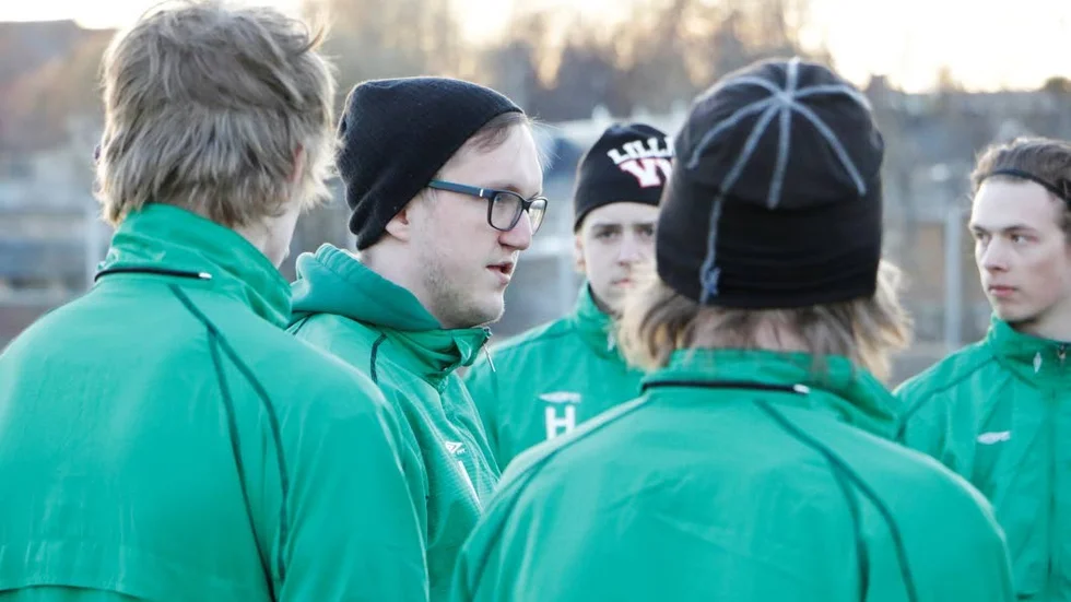 Svensbyns tränare Marcus Renberg fick deppa över ännu en förlust. Nybyn vann med 2-0. (Arkivbild)