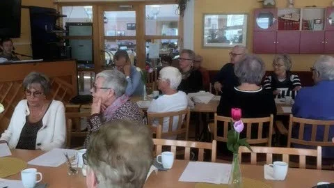 Lärorikt. En trevlig och givande eftermiddag avslutades med kaffe och dopp.