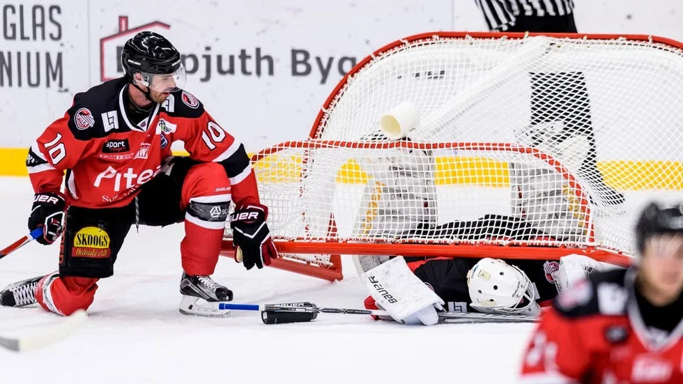 DÄCKAD. Målvakter Joel Vännström missar kvällens play off-match på grund av sjukdom.