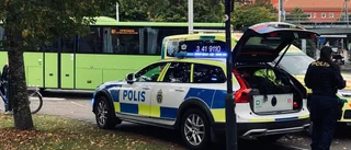 Cyklist i 90-årsåldern till sjukhus efter rondellkrock med bilist