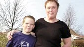 Victor, 12, är pollenallergiker. Här är han med sin mamma Veronica Gustavsson, ordförande i Astma- och allergiföreningen i Norrköping.
FOTO: ROBERT SVENSSON