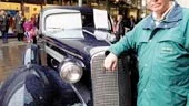 Ingvar Bengtsson är stolt över sin Cadillac från 1937.
FOTO: NICLAS SANDBERG