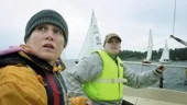 Det regnade och blåste ordentligt när NSS:s seglarläger för vuxna avslutades i Arkösund. Erika Sandberg och Anna Busch var två av deltagarna som fick mersmak av kursen.
FOTO: SUSANNE LUNDBÄCK