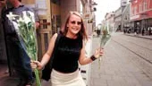 Glad i hågen ger sig Helena Karlsson ut på Drottninggatan.                                                               FOTO: NICLAS SANDBERG