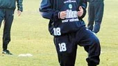 Igår gjorde Mathias Florén sin första träning med nya klubben FC Groningen. Då fick den numera förre IFK Norrköpings-backen tillfälle att för första gången träffa sina nya lagkamrater. 
FOTO: BILDBYRÅN