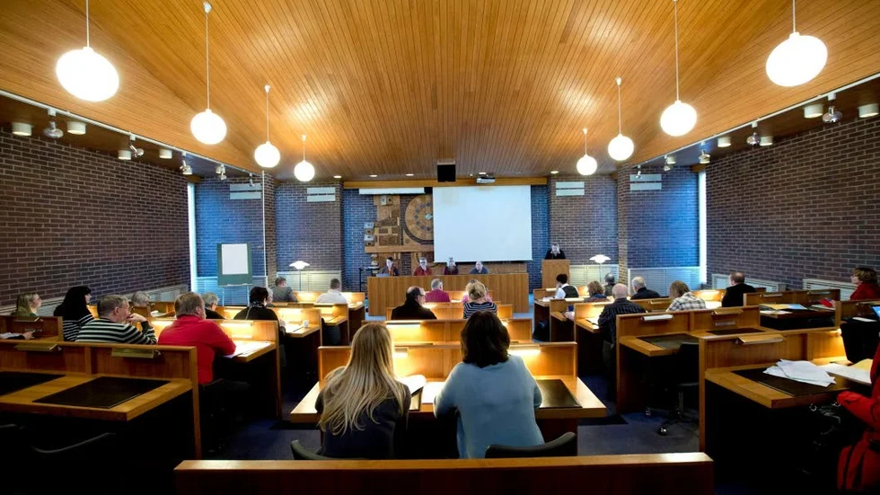 Det talas mycket om insyn och öppenhet i kommunfullmäktige men oppositionspartierna har inte kunnat redogöra för var hälften av insynsarvodet har gått till.