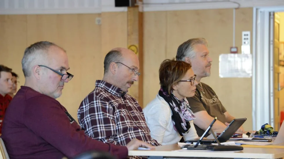 Hur Centerpartiet röstade vet bara Centerpartiet själva. Klart är i alla fall att Britta Flinkfeldt fick 12 röster av 21 möjliga, där Liberalerna och Vänsterpartiet föraviserat en valteknisk samverkan med tillsammans åtta röster. Albert Lestander (V) fick åtta.