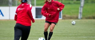 Emilia spelade i blågult