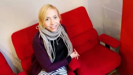 Författaren och psykologen Jenny Jägerfeld ska i dag sommarprata om vägen till författarskapet och hur man skriver så sidorna får liv.