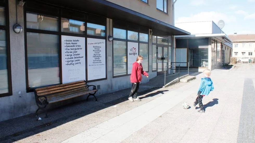 Både Postens och Coops lokaler har stått tomma sedan verksamheterna lades ner. Men snart öppnar en restaurang och nu hoppas Skärblacka företagarförening att en ny matvarubutik kan hitta hit.