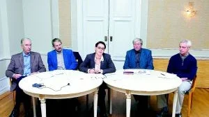 Folkbladets ledarskribent Widar Andersson anser att landstinget (här alliansen och Vrinnevilistan) förlorat mot partierna i regionfrågan. Foto: Janne Forsby/arkiv