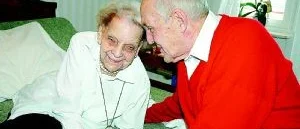 Mimmi, 101, sjunger gärna för personalen