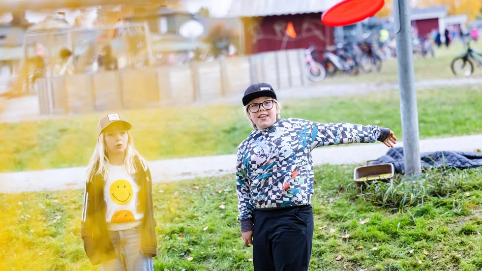 Ingrid Åhlberg och Hilding Lövgren går i trean på Sunderbyskolan och gillar idrott i alla former.
