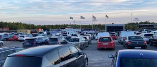Publikkaoset under finalen– bilkö från Folkesta: "Folk har suttit i kö i 40 minuter"