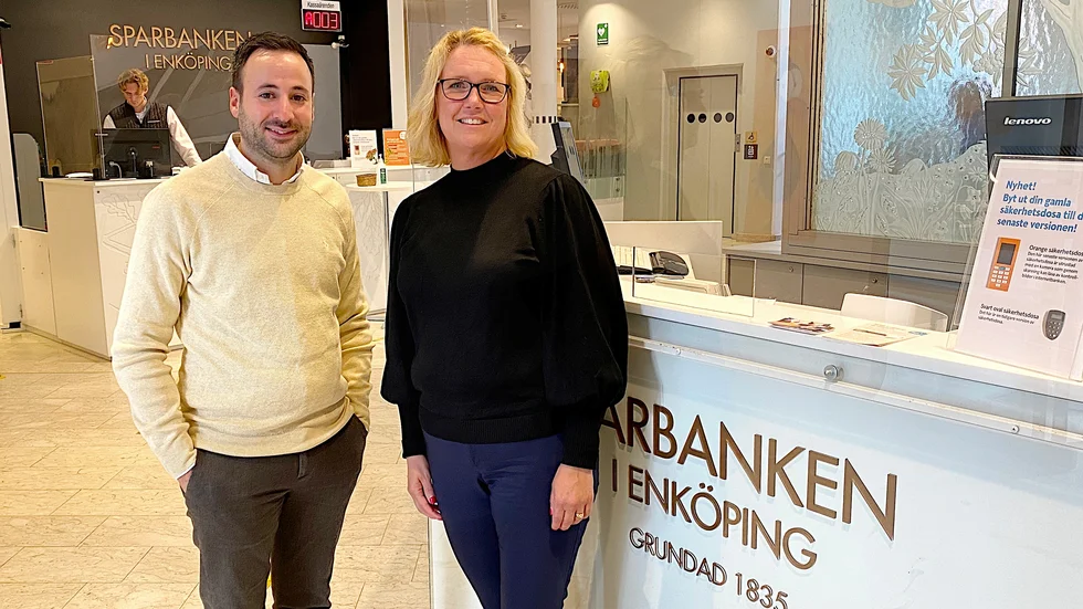 ”I tider med ekonomisk osäkerhet är vårt råd är att man kontaktar sin bank för att diskutera just sin situation. Då ser man över kundernas ekonomi och tittar på åtgärder som kan göra den mindre känslig för ekonomiska svängningar”, säger Mattias Lahdosson och Annica Hedström vid Sparbanken i Enköping.