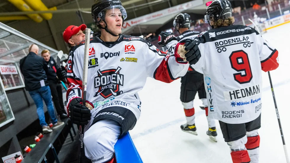 Max Wahlgren och brorsan Joel gjorde två mål var när Boden krossade Kiruna AIF.