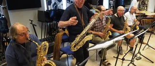 Musikalisk eldsjäl drog ihop 24-mannaorkester – ordnar konsert i Tallåsaulan med James Bond-tema: "Fantastiskt"