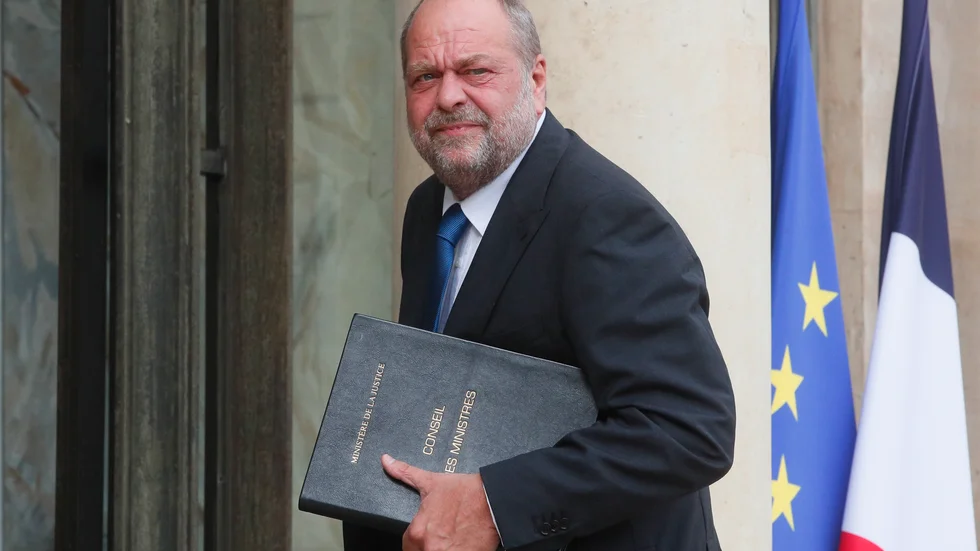 Frankrikes justitieminister Éric Dupond-Moretti utanför Élyséepalatset i Paris i maj.