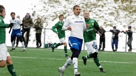 Felix Magro formligen "ägde" Idrottsparkens konstgräs i genrepet mot J-Södra.