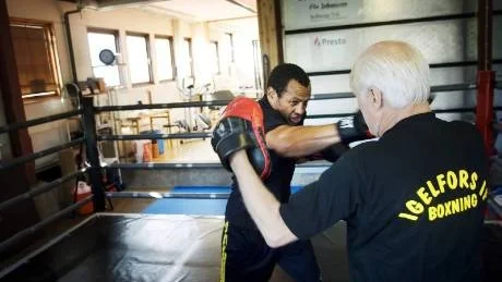Inställt - igen! Cliff Soukka får fortsätta att träna i Igelfors tillsammans med Krister Segerberg. När nästa match blir av vet man inte i dag, Cliff kan få vänta ända till april innan det blir match igen.             Foto: Andreas Skogh