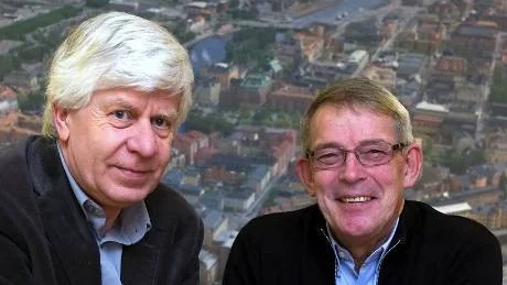 När krisrapporterna duggar tätt tar allt fler sin företagsidé och går till Nyföretagarcentrum. November, december och hittills i januari har betytt en ökning med över 50 procent jämfört med samma period året innan. - Vi ser en klar koppling till lågkonjukturen, säger Johan Listenius och Bo Nygren på Nyföretagarcentrum i Norrköping. Foto: Anita Kjellberg