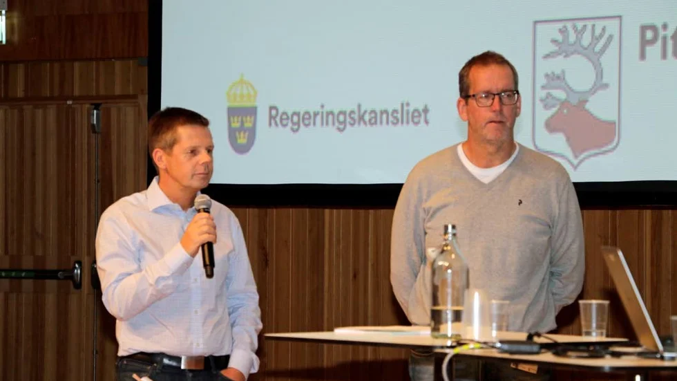 Succé. Niklas Johansson, Pireva, och Peter Burman, Postnord, anser att konceptet Grön rutt gett stora positiva effekter så väl för miljön som för trafiksäkerheten. (Arkivbild)