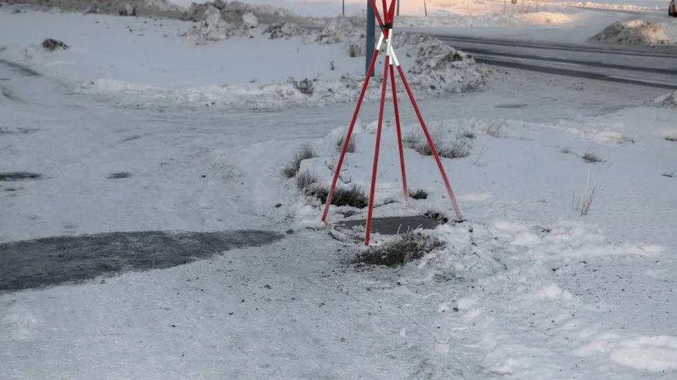 Vattenläcka. Efter att ha avgränsat läckan genom att stänga av ventiler till ledningsnätet kunde vattnet släppas på i ledningsnätet igen klockan 22.00.