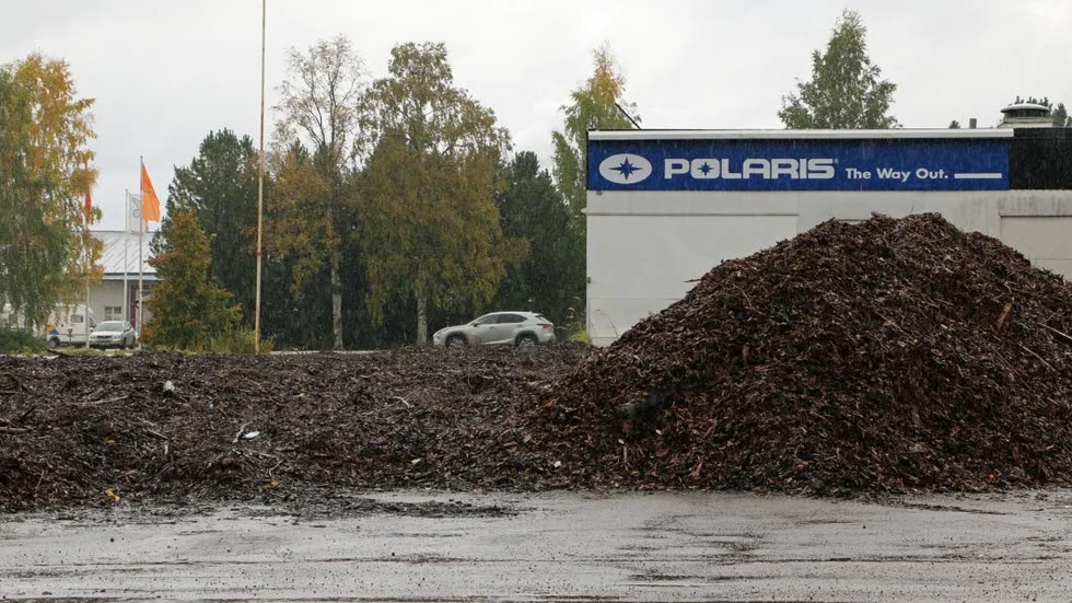 UPPLAGT. Barken ligger utlagd i väntan på att byggprojektet ska komma i gång.