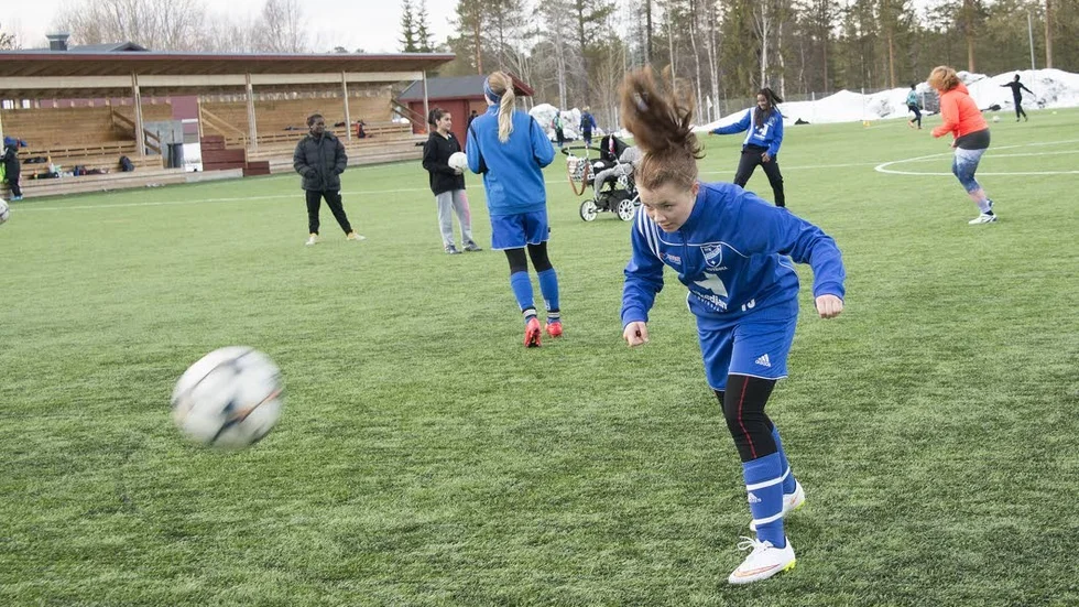 VINNARE. Tilda Johansson och de övriga i IFK Arvidsjaurs damlag vann mot Blåsmark med 3-2. (Arkivbild)