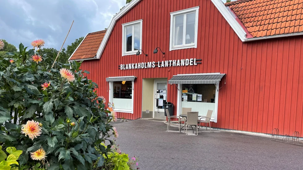 Blankaholms lanthandel. Nuvarande butiksinnehavare avvecklar verksamheten. Nu pågår utförsäljning.