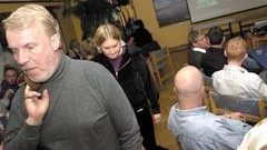 Ja-sidan hade gemensam valvaka i Norrköping. Det var dystra miner, av flera skäl. De socialdemokratiska riksdagsledamöterna Billy Gustafsson och Louise Malmström var bland förlorarna.
FOTO: ANDREAS SKOGH