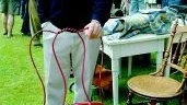 Stig Hildemar tittade på en Grytgölsstol under auktionen vid Edets loge, men den tänkte han inte ropa in.