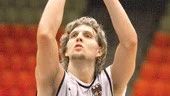 Folkbladet fick en exklusiv intervju med tyske storstjärnan Dirk Nowitzki som levererade diplomatiska artighetsfraser.								FOTO: SCANPIX