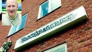 Finspångs musikförening, vars lokal snart ska få ett nytt namn och ta ner den nuvarande skylten. Infälld ordförande Roger Sjögren.
FOTO: TITTI OLOVSSON
