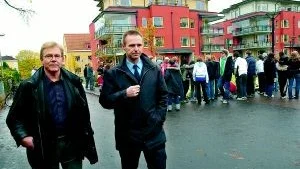 "Tyvärr har vi inte kommit längre än igår", sa Thommy Håkansson (till vänster) på onsdagens presskonferens. Han vädjade också till allmänheten om tips.