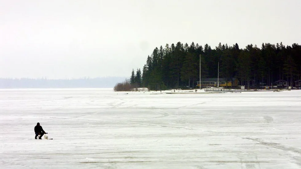 Isdrunkning. Sedan 2014 har åtta personer drunknat i isolyckor i Norrbotten. I vinter är isläget osäkert på många håll och det är viktigt att alla tänker sig för när de ger sig ut isen. (Arkivbild)