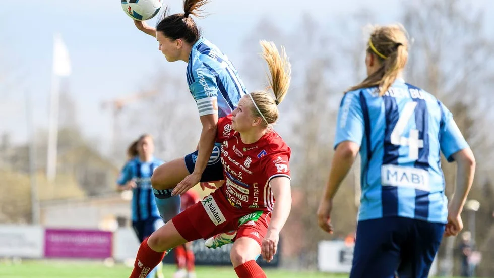 PIF-kaptener. Piteås färska lagkapten Ellen Löfqvist bjuder en av de gamla kaptensprofilerna, Emilia Appelquist, på en flygtur i ett av lagens tidigare möten. 100-åringen Piteå IF tronar i den allsvenska tabelltoppen om de vinner söndagens möte på LF Arena.