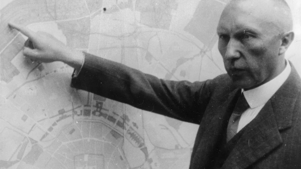 Konrad Adenauer, här som borgmästare i Köln, där han avsattes då nazisterna etablerade sin diktatur. Efter befrielsen byggde han upp tysk kristdemokrati, där regeringssamverkan med ett parti som SD skulle ha setts som otänkbar.  