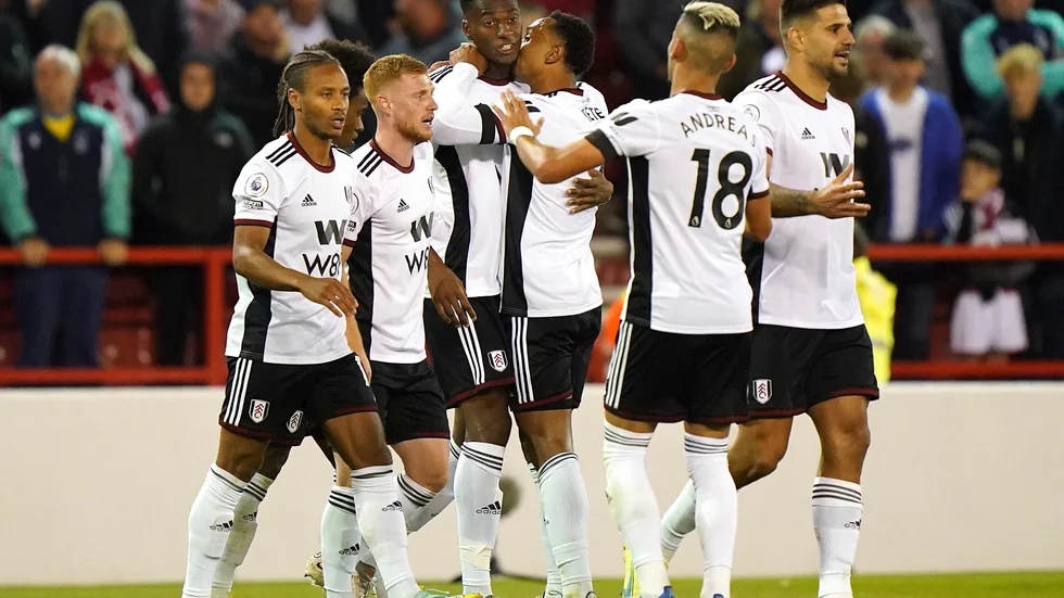 Fulham bortabesegrade Nottingham Forest med 3–2 i Premier League.