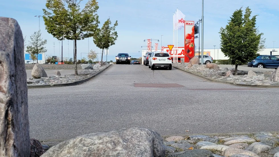 Några rondeller blir det inte på Ljungheden. I alla fall inte inom en snar framtid. Skulle markägarna, som äger parkeringarna, däremot vilja ha rondeller - så är de välkomna att kontakta kommunen, hälsar kommunstyrelsens ordförande Dan Nilsson (S). 