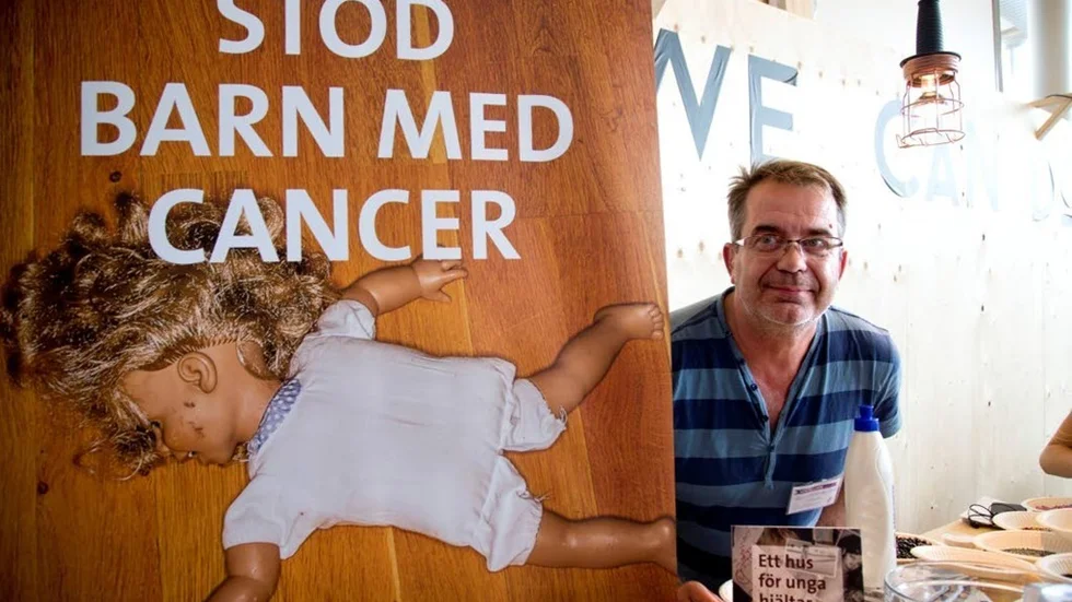 Per-Erik Lindgren informerar om Hjältarnas hus som ska ge plats för familjer med barn som drabbats av sjukdom.