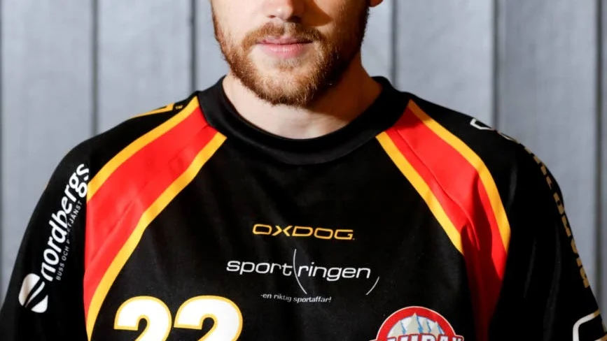Forwarden Tommy Nilsson har skadat sin vänstra axel och missar morgondagens match. (Arkivbild)